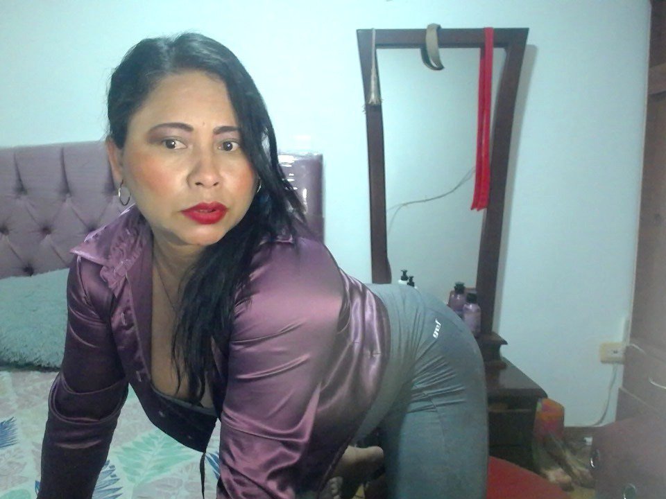 Image of cam model MiaSalomeChaude from XloveCam