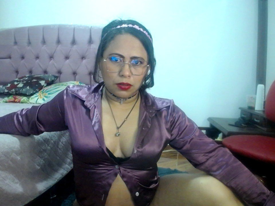 Image of cam model MiaSalomeChaude from XloveCam