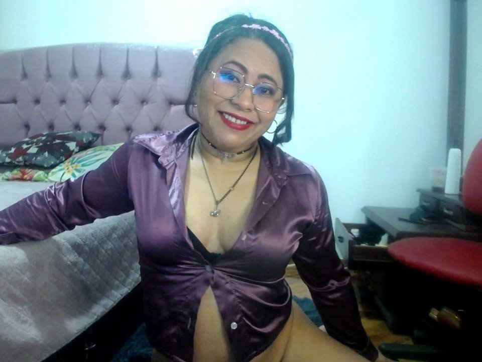 Image of cam model MiaSalomeChaude from XloveCam
