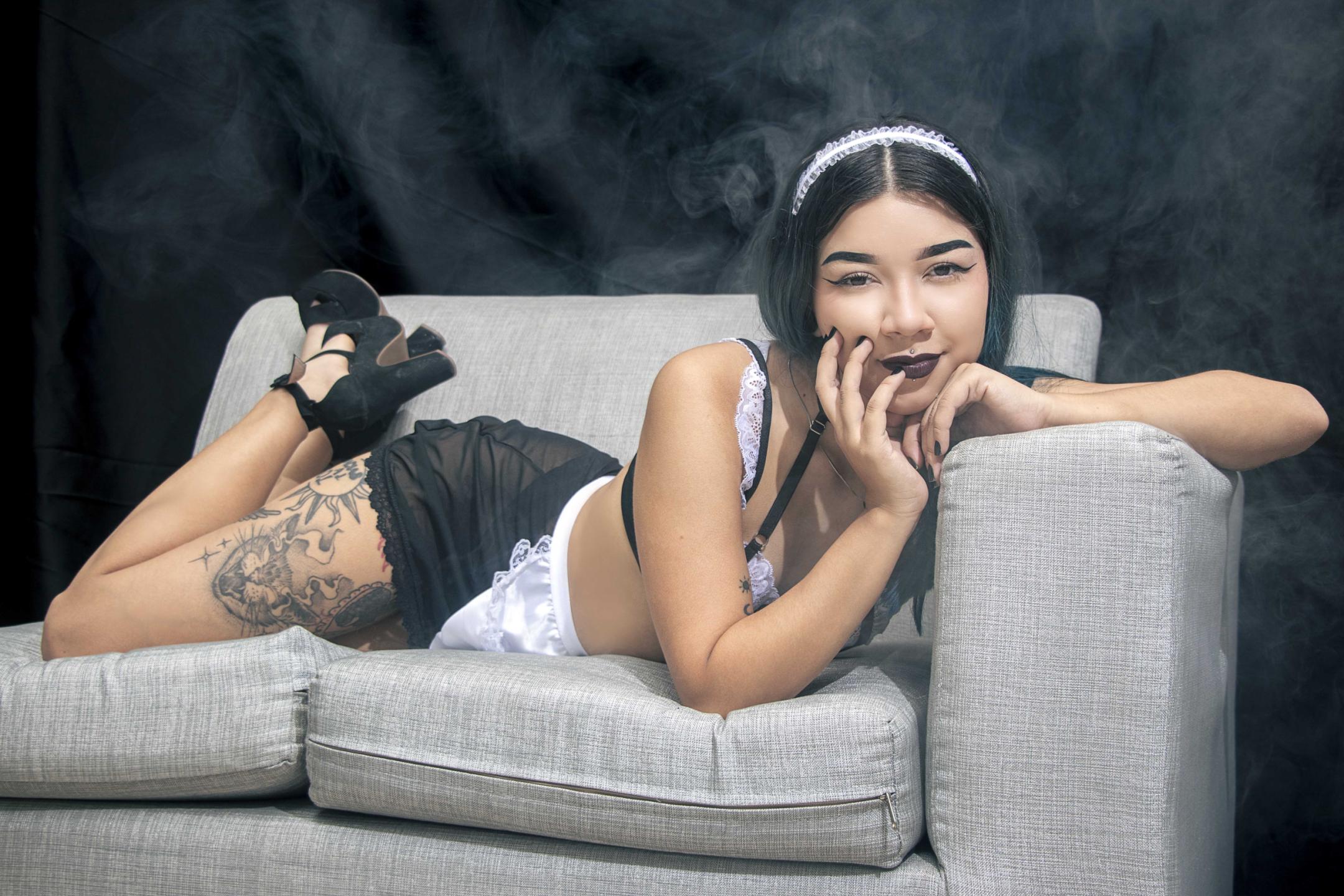 Image of cam model EvaCullen from XloveCam