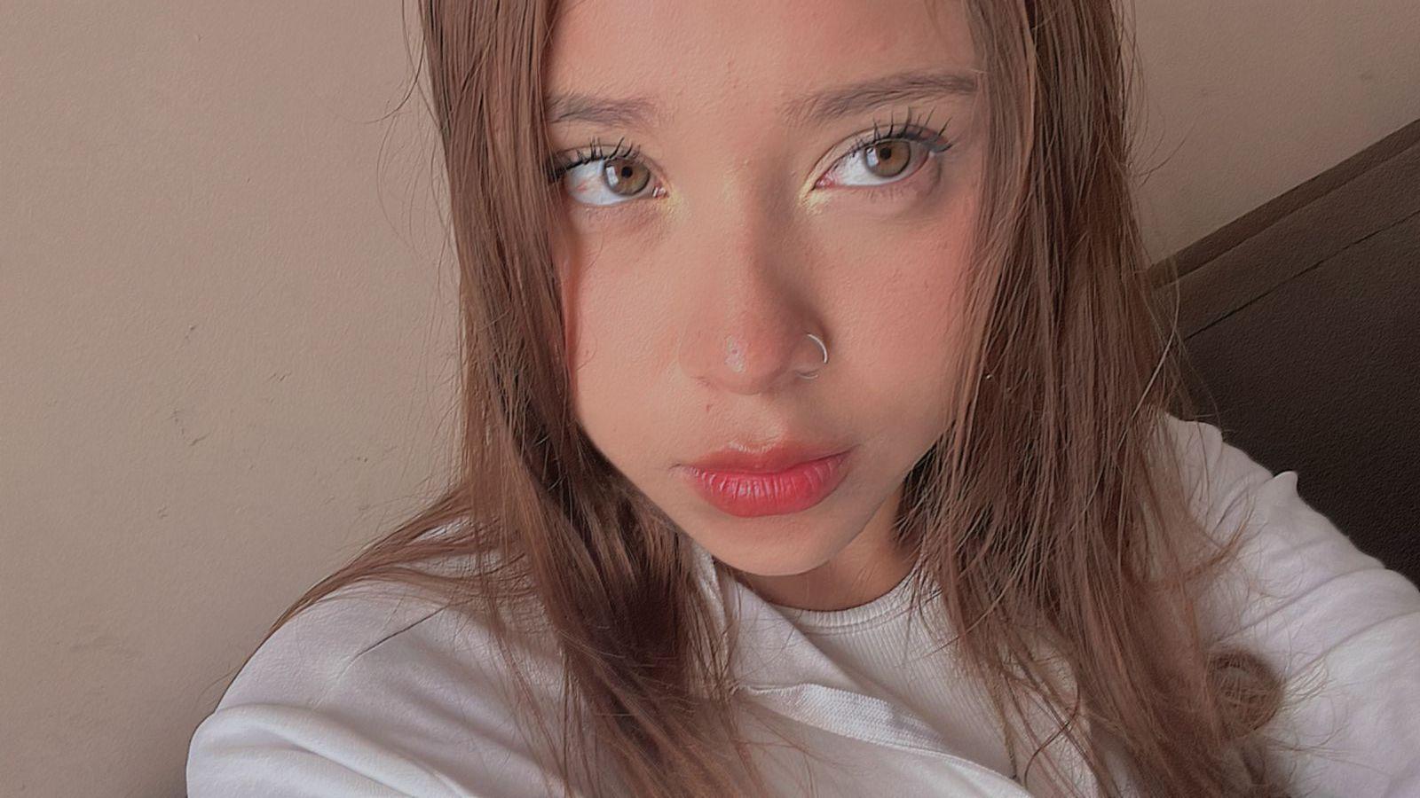 Image of cam model HeraJuno from XloveCam