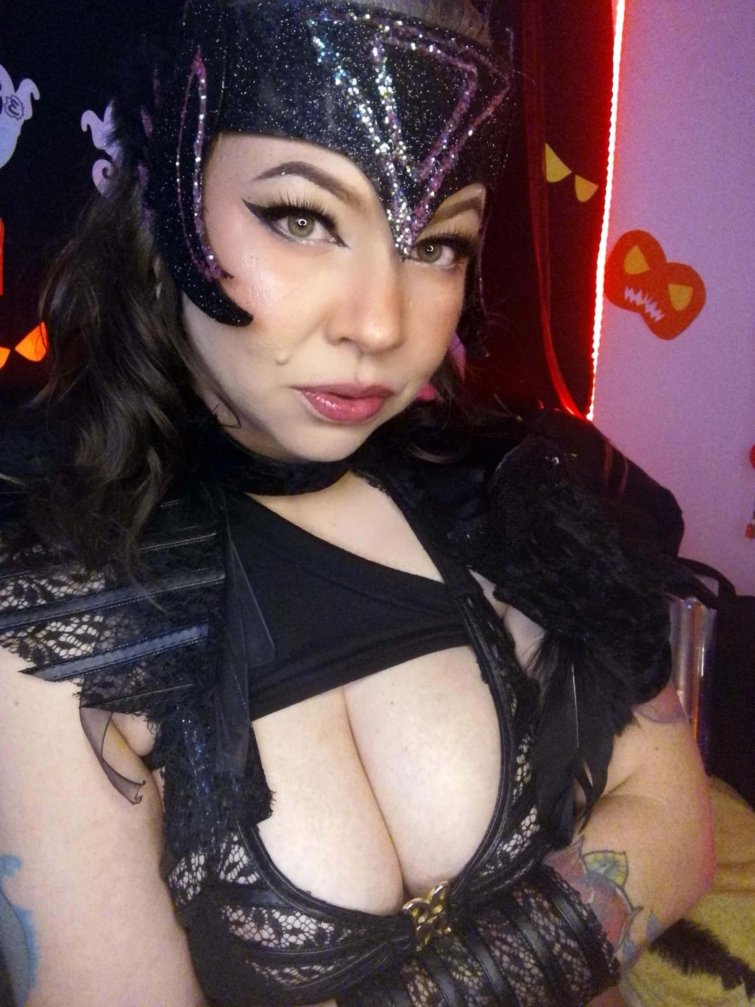 Image of cam model GoddessKrystalViolet (KrystalViolet) from XloveCam