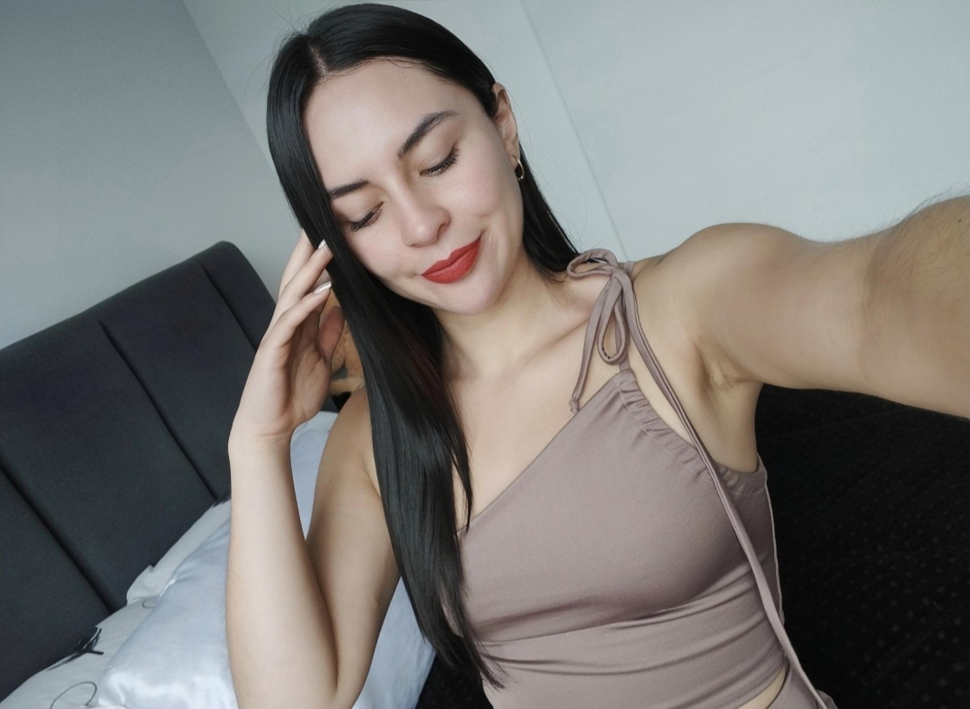 Image of cam model HayleeWaner from XloveCam