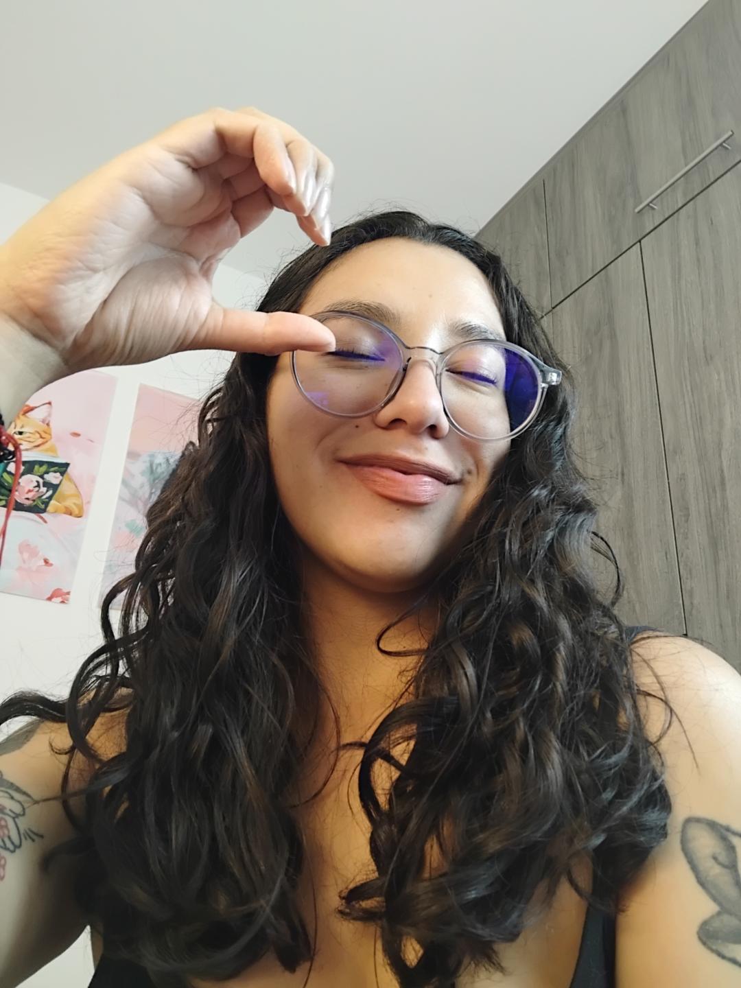 Image of cam model Mllevv from XloveCam