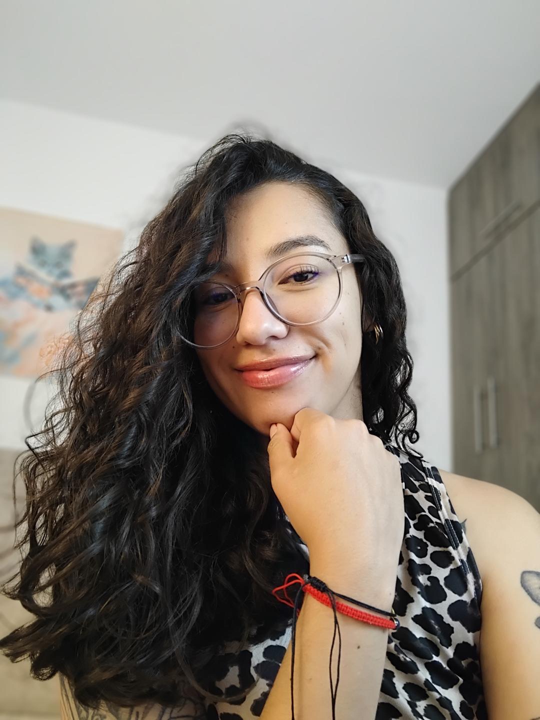 Image of cam model Mllevv from XloveCam