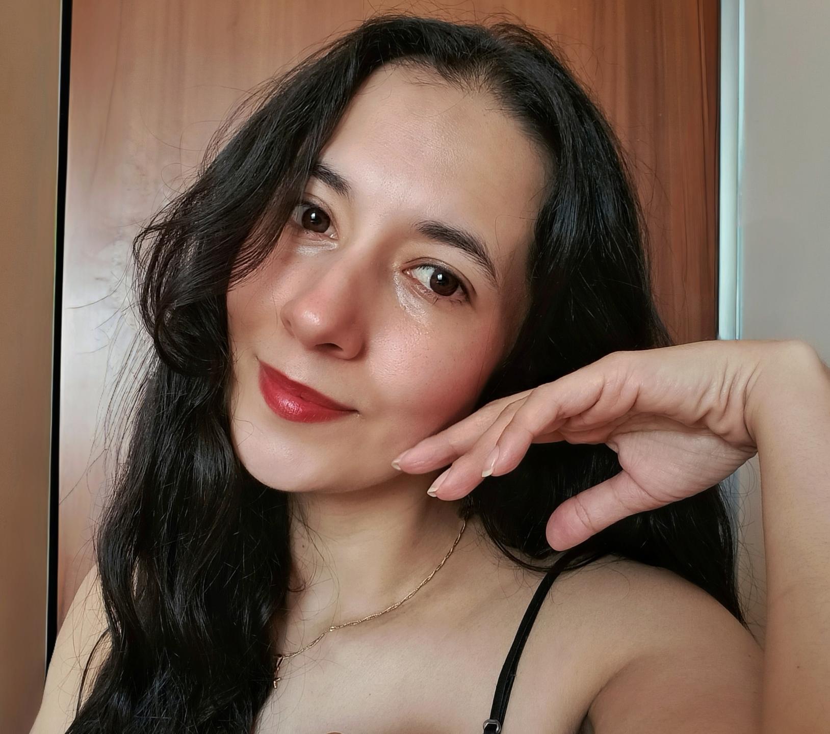 Image of cam model AnneStone from XloveCam