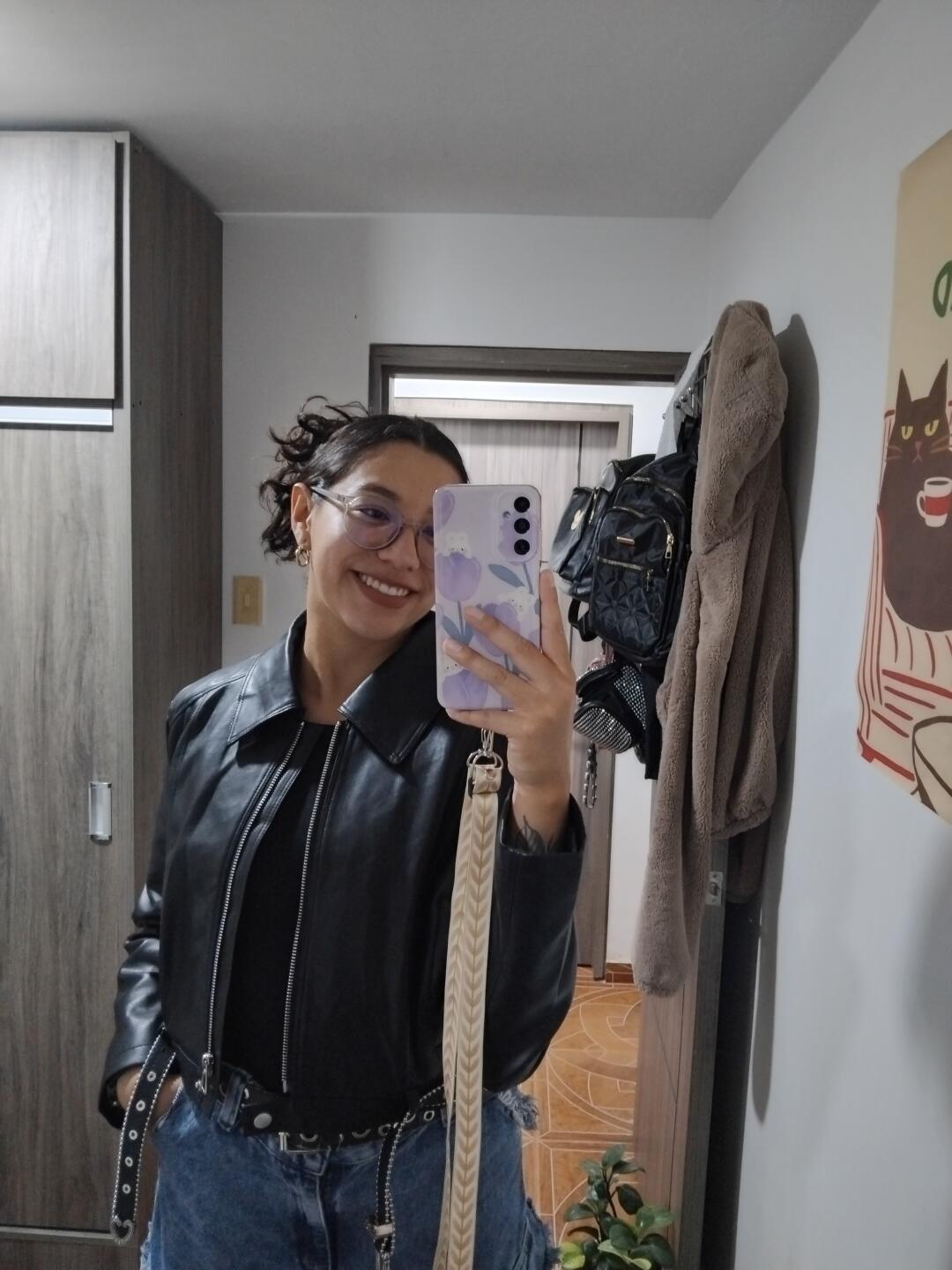 Image of cam model Mllevv (Emmy69, EmmyQueen69, EmyQueenx, EmyQuenx, MlleEmmy, Vivi69Ana) from XloveCam