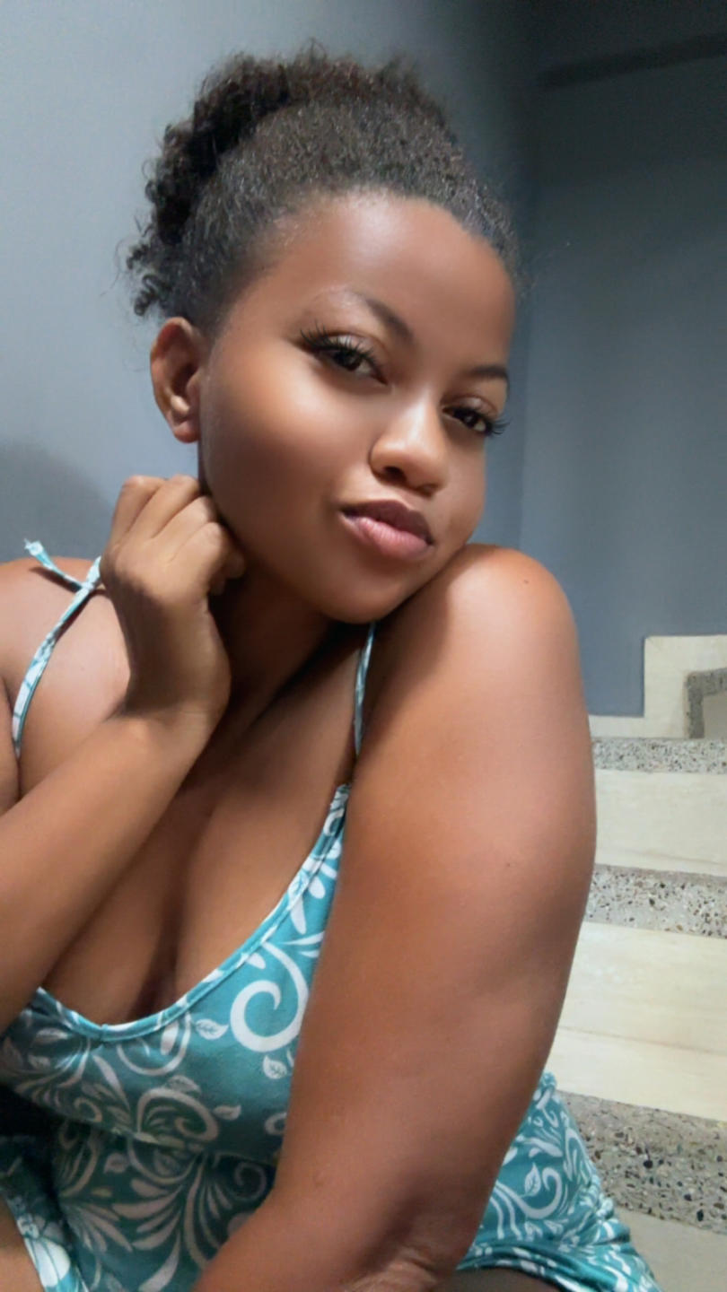 Image of cam model Meganchaude from XloveCam