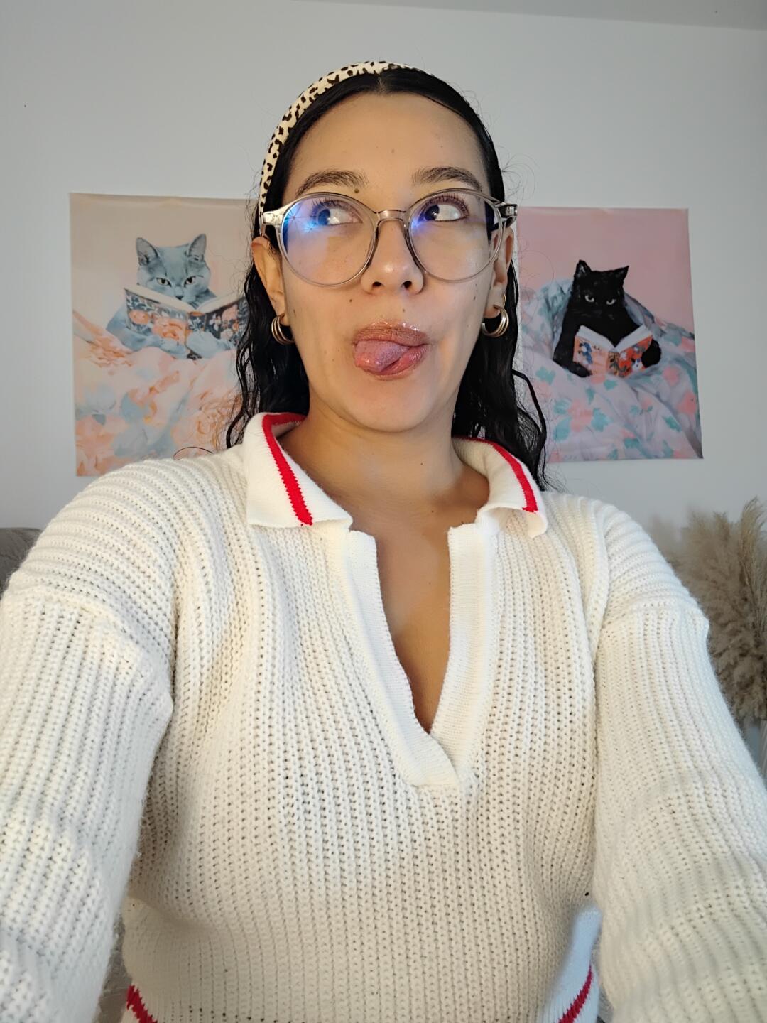 Image of cam model Mllevv (Emmy69, EmmyQueen69, EmyQueenx, EmyQuenx, MlleEmmy, Vivi69Ana) from XloveCam