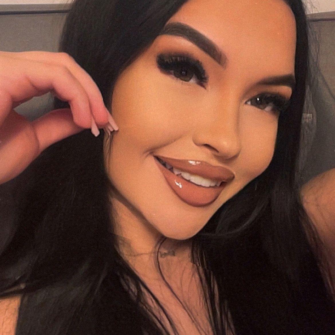 Image of cam model SashaLorenz from XloveCam