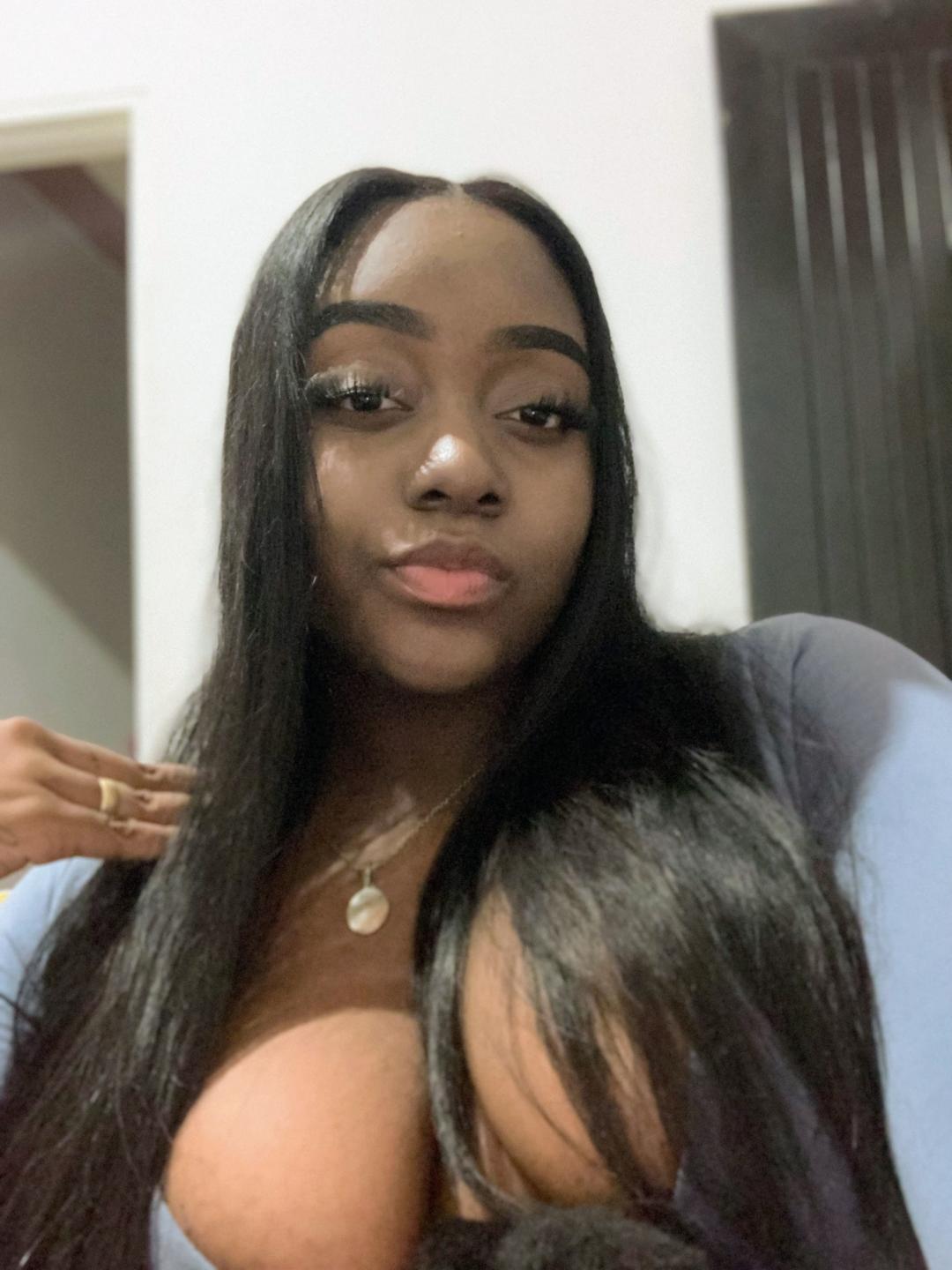 Image of cam model EbonnyMichell from XloveCam