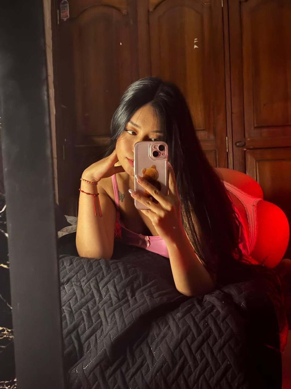 Image of cam model NicolethX from XloveCam