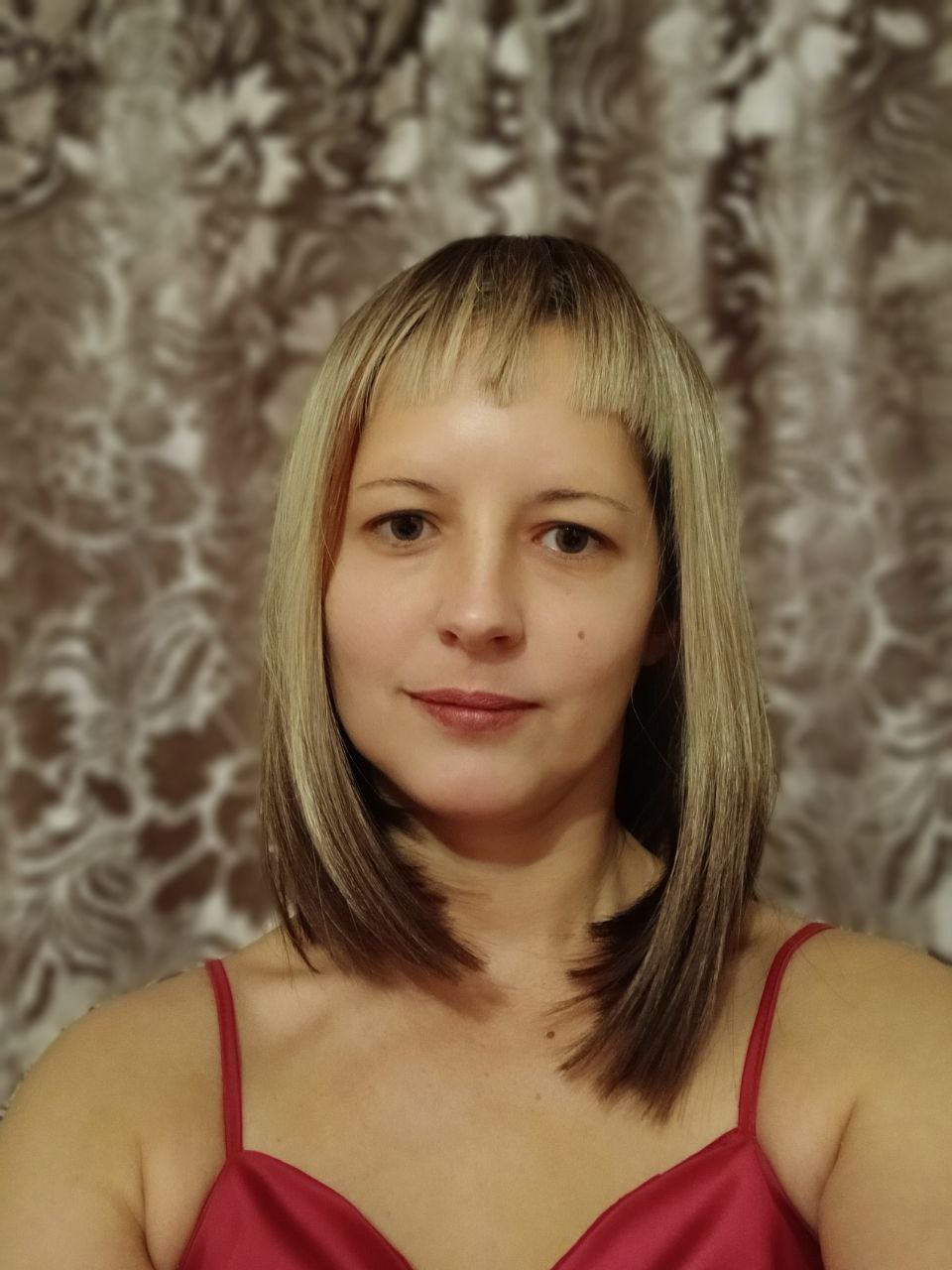 Image of cam model AngelaRoxyx from XloveCam