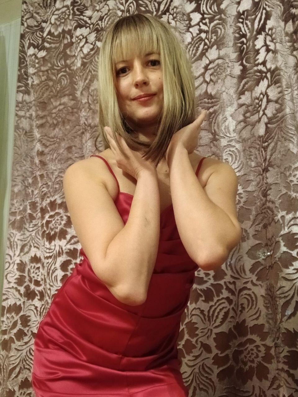 Image of cam model AngelaRoxyx from XloveCam