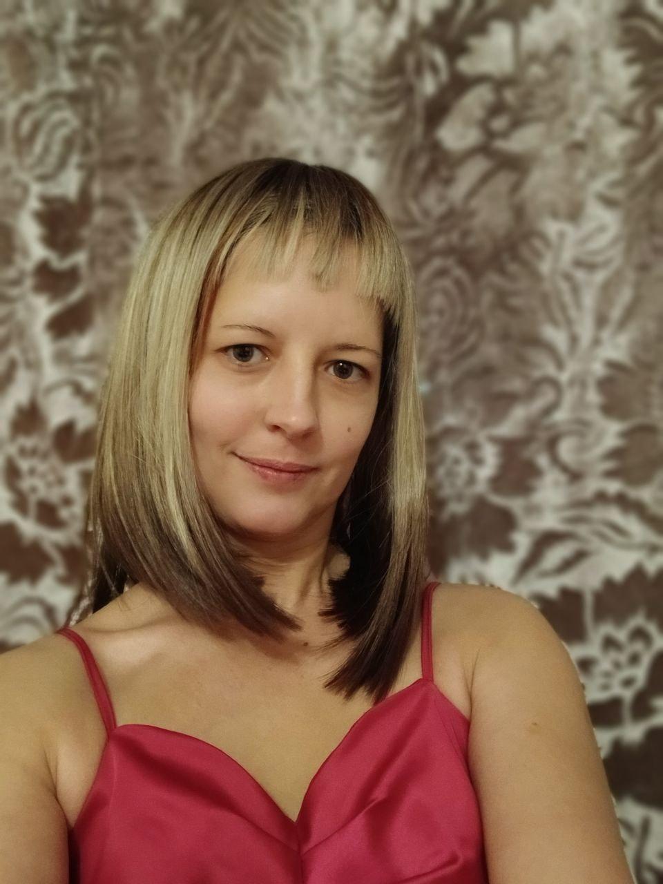 Image of cam model AngelaRoxyx from XloveCam