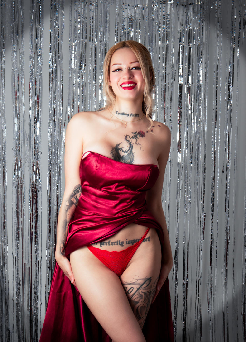 Image of cam model MiaValentine from XloveCam