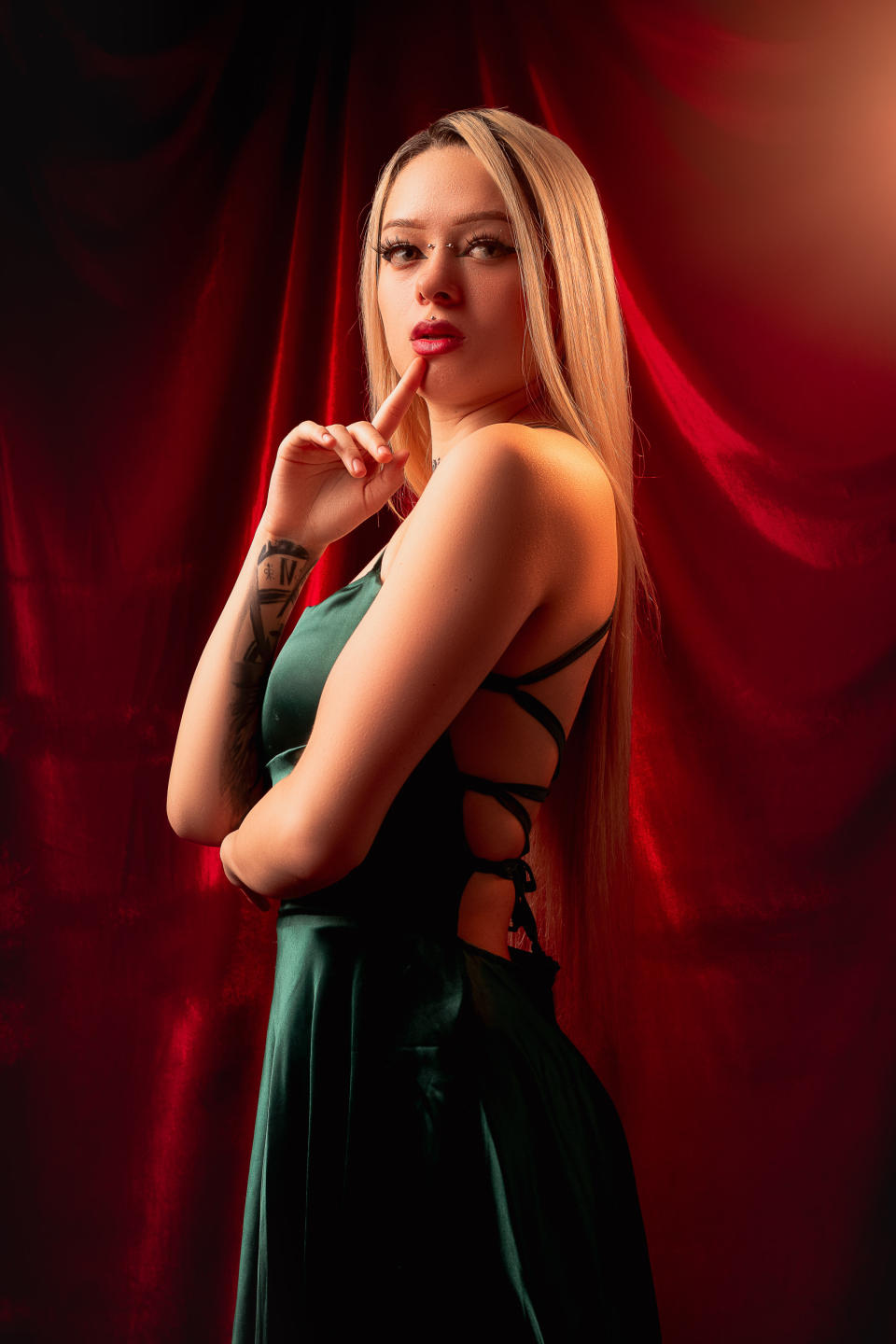 Image of cam model MiaValentine from XloveCam