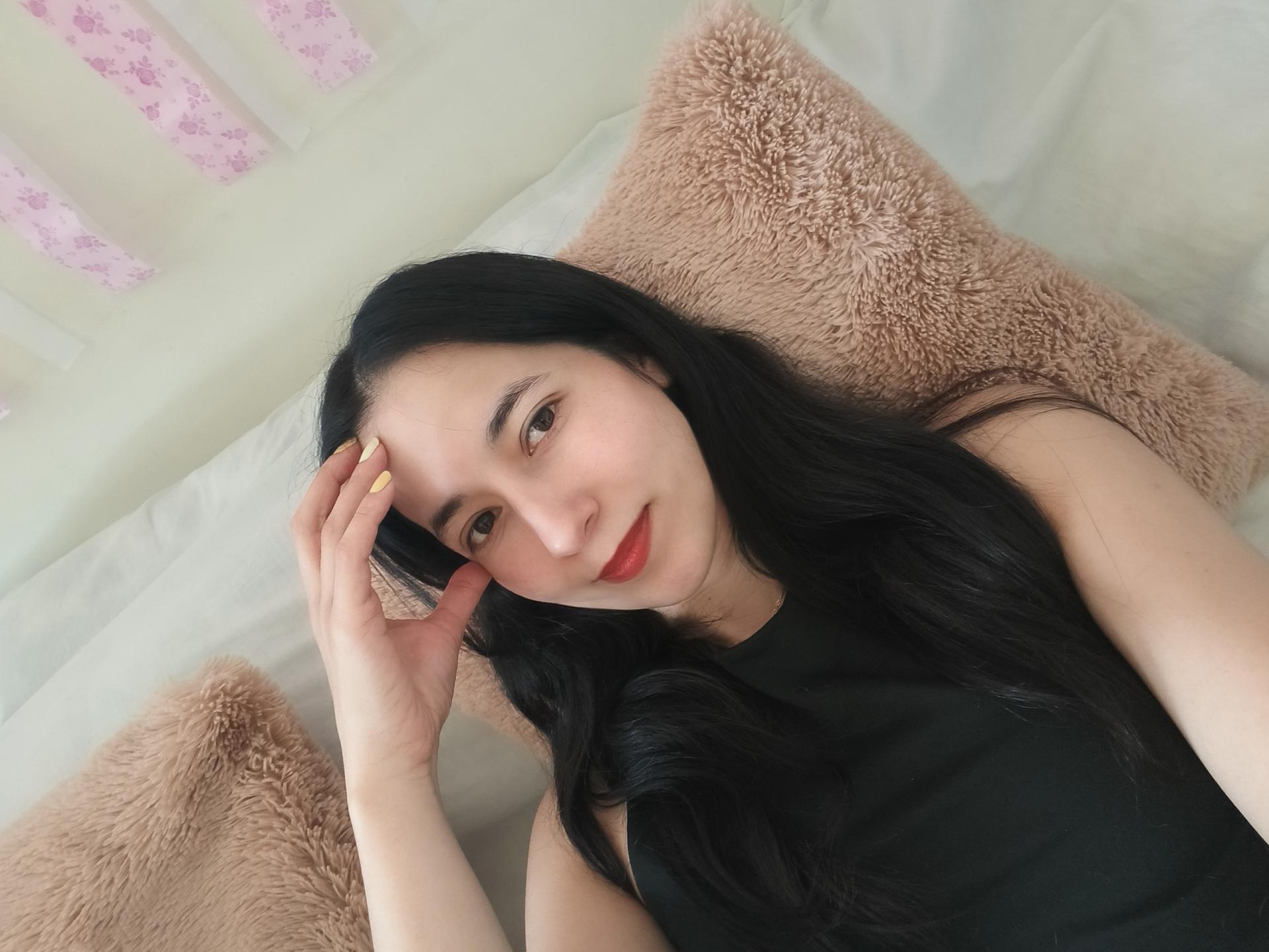 Image of cam model AnneStone from XloveCam