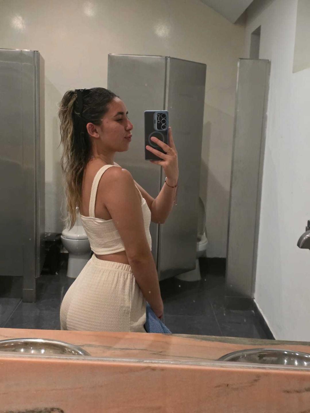 Image of cam model ScarlettKhan from XloveCam