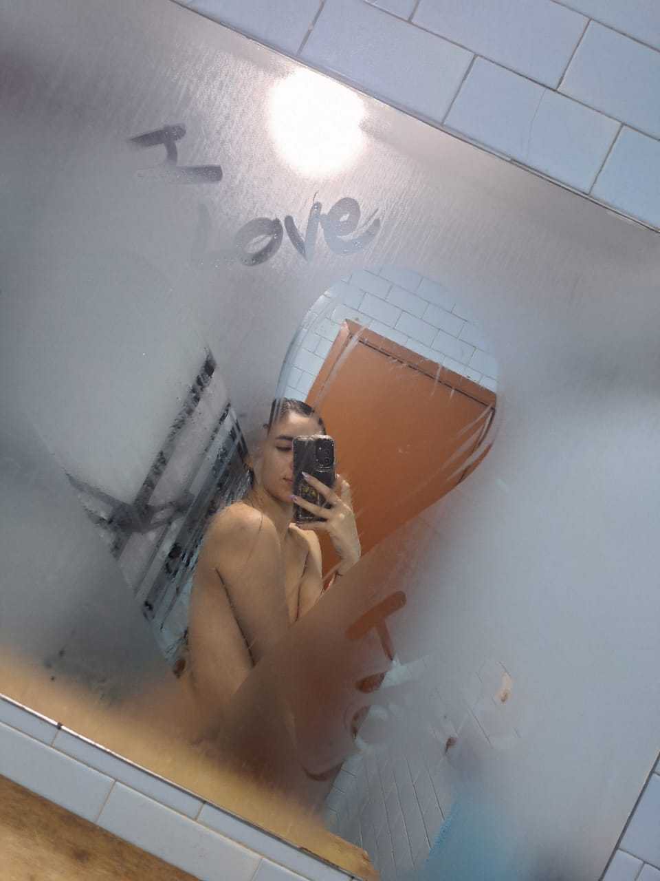 Image of cam model ScarlettKhan from XloveCam