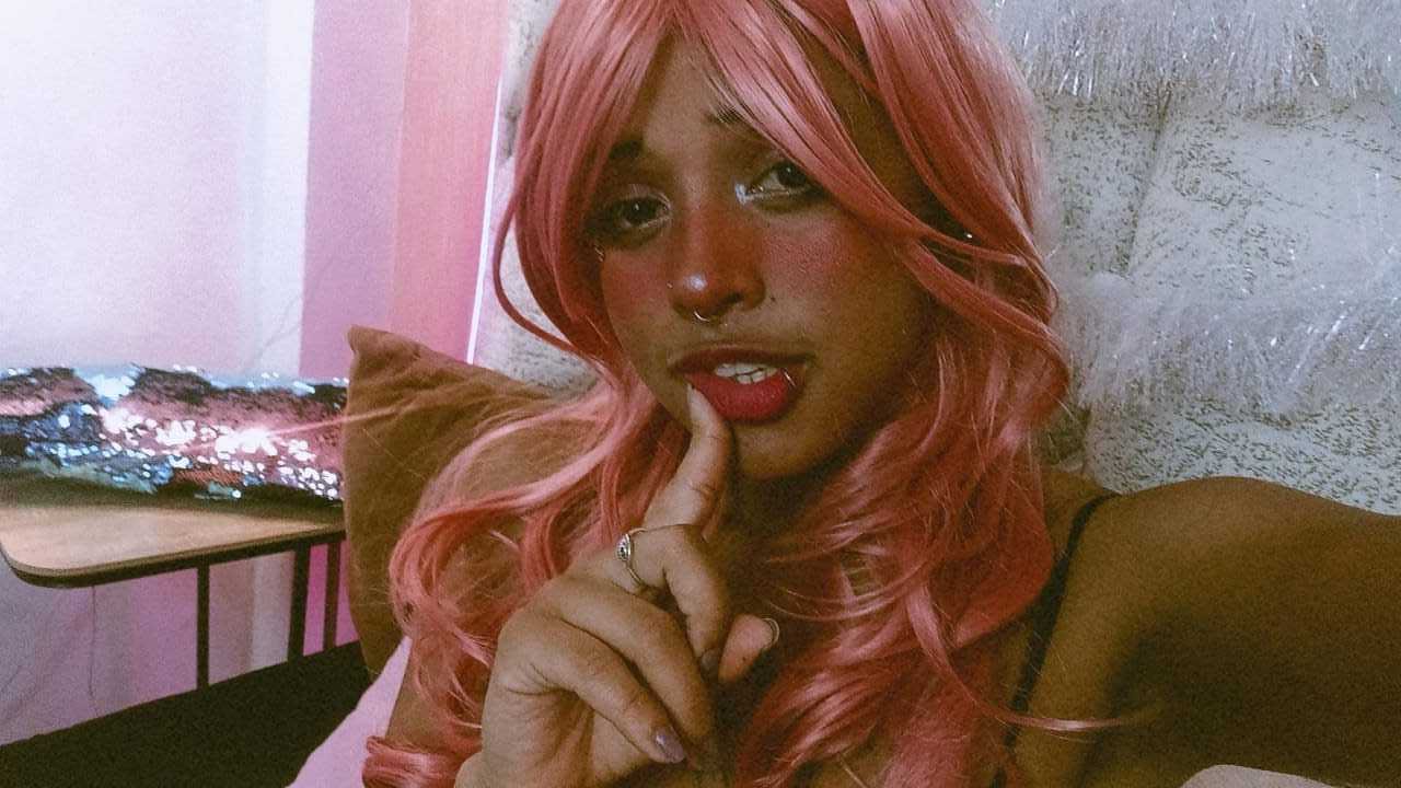 Image of cam model LunaKeller from XloveCam