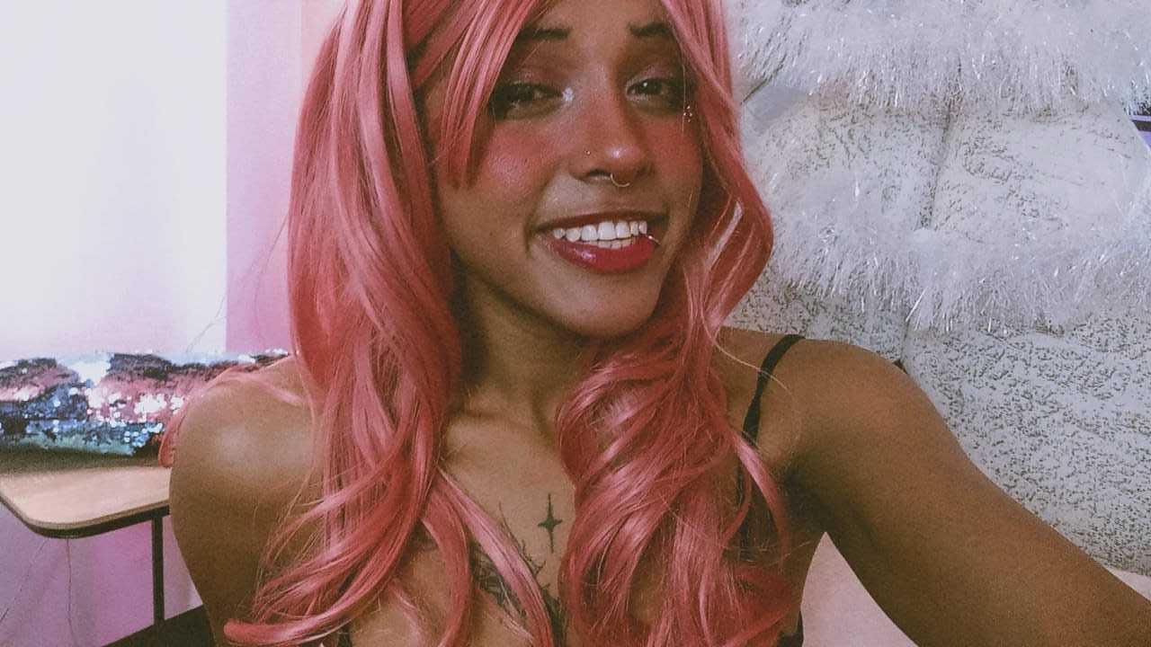 Image of cam model LunaKeller from XloveCam