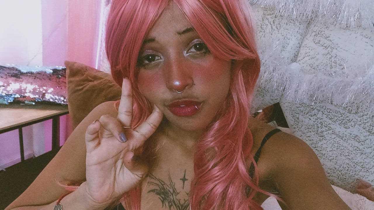 Image of cam model LunaKeller from XloveCam