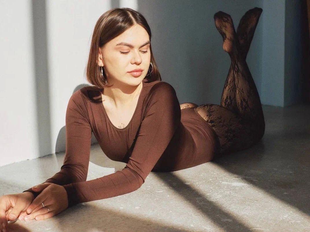 Image of cam model Sexenia-hot from XloveCam