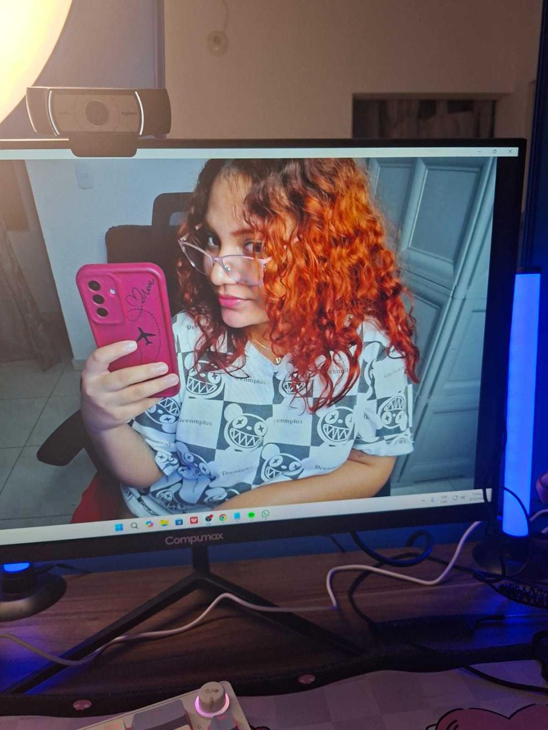 Image of cam model VeronicaBellerose from XloveCam