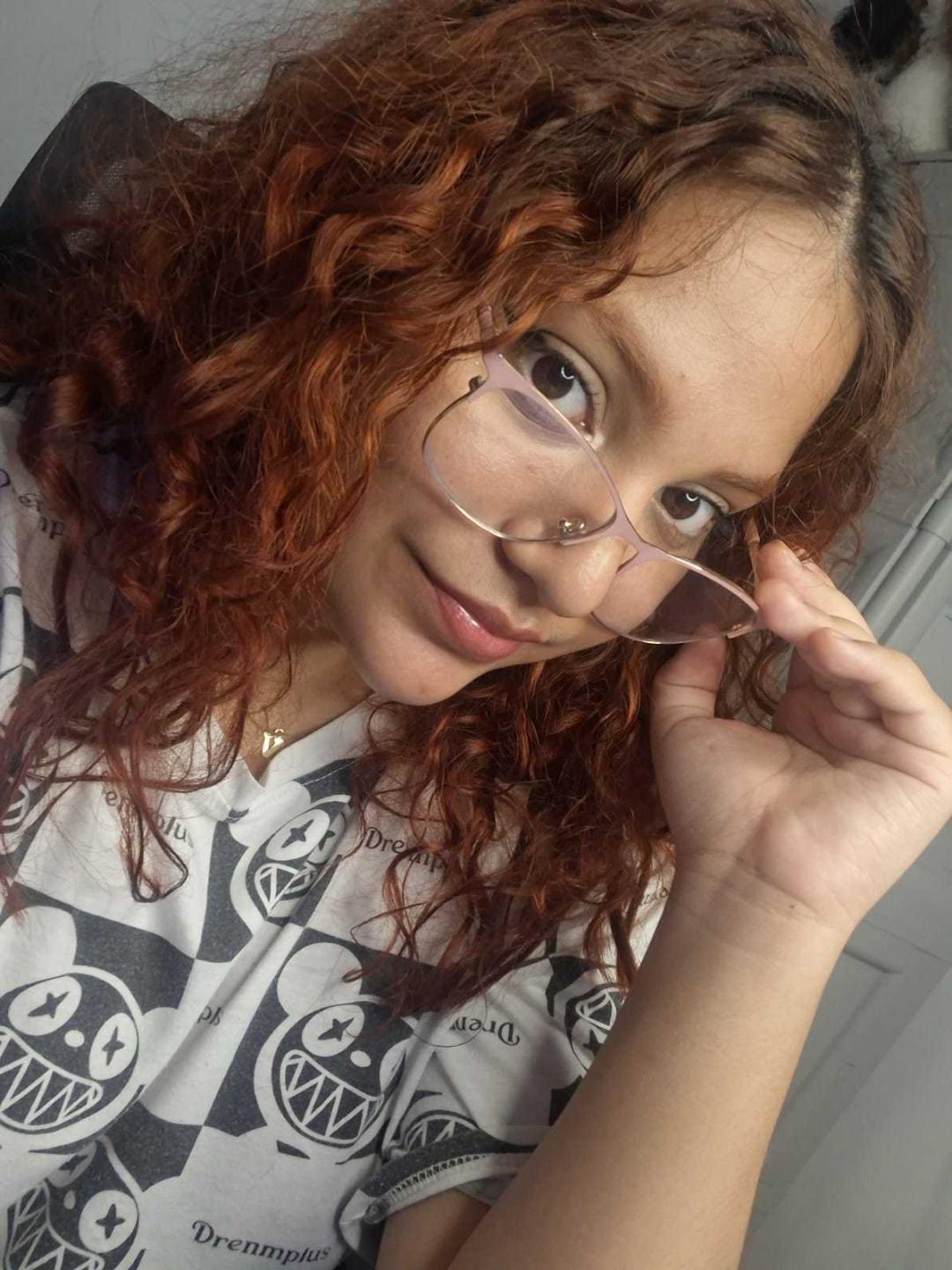 Image of cam model VeronicaBellerose from XloveCam