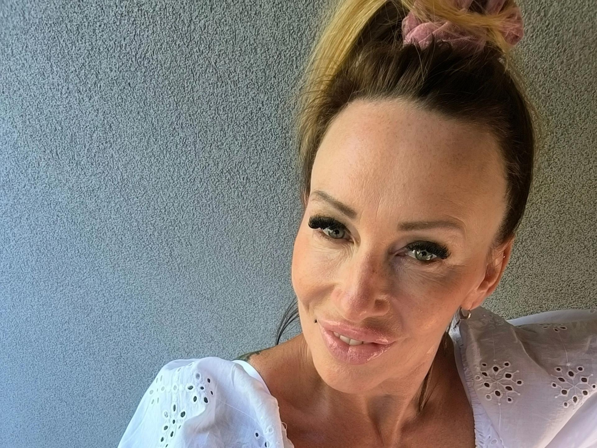 Image of cam model MissJenn-hot from XloveCam