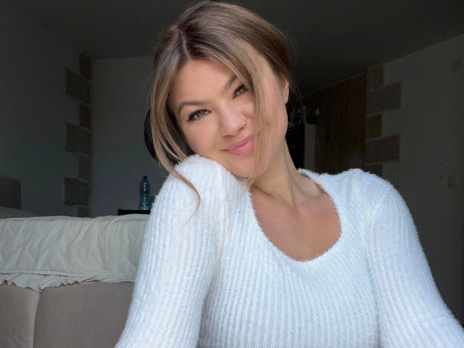 Image of cam model avaexklusiv-hot from XloveCam