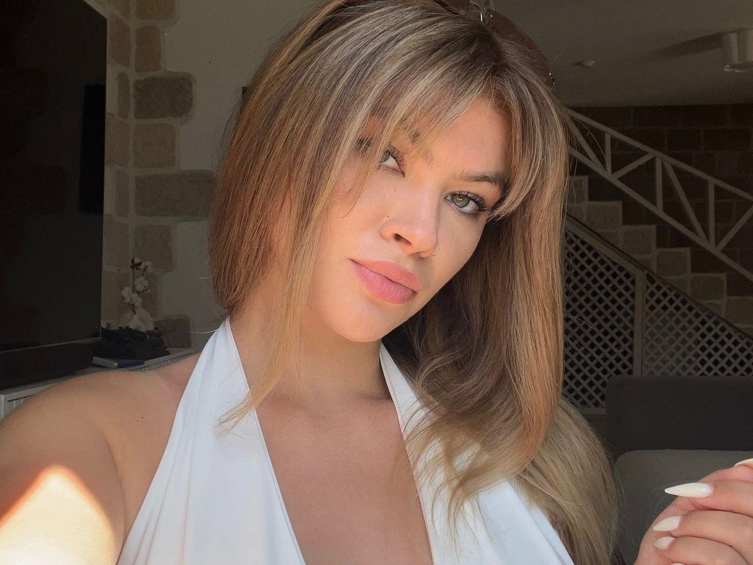 Image of cam model avaexklusiv-hot from XloveCam