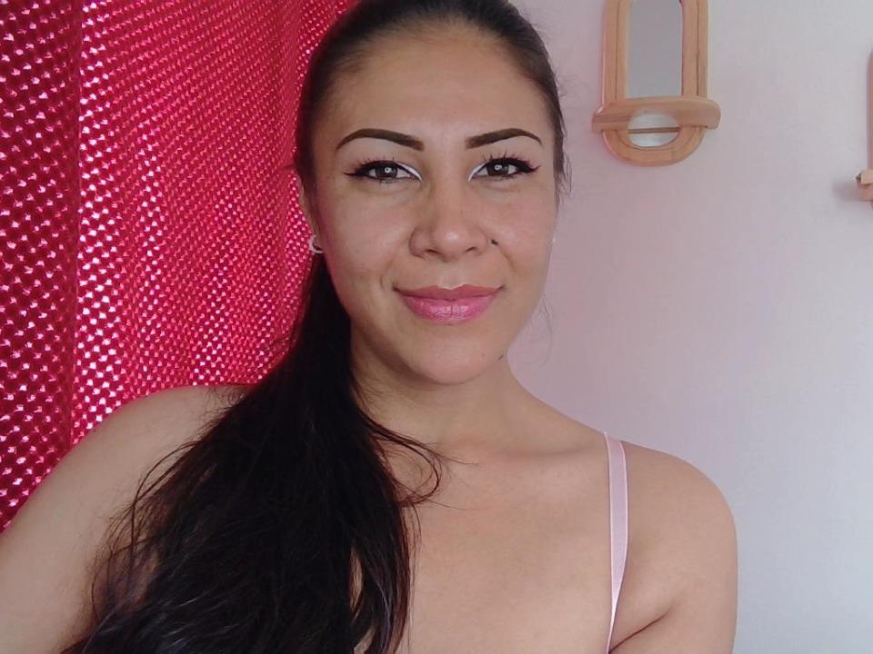 Image of cam model KimmyHolleshot from XloveCam