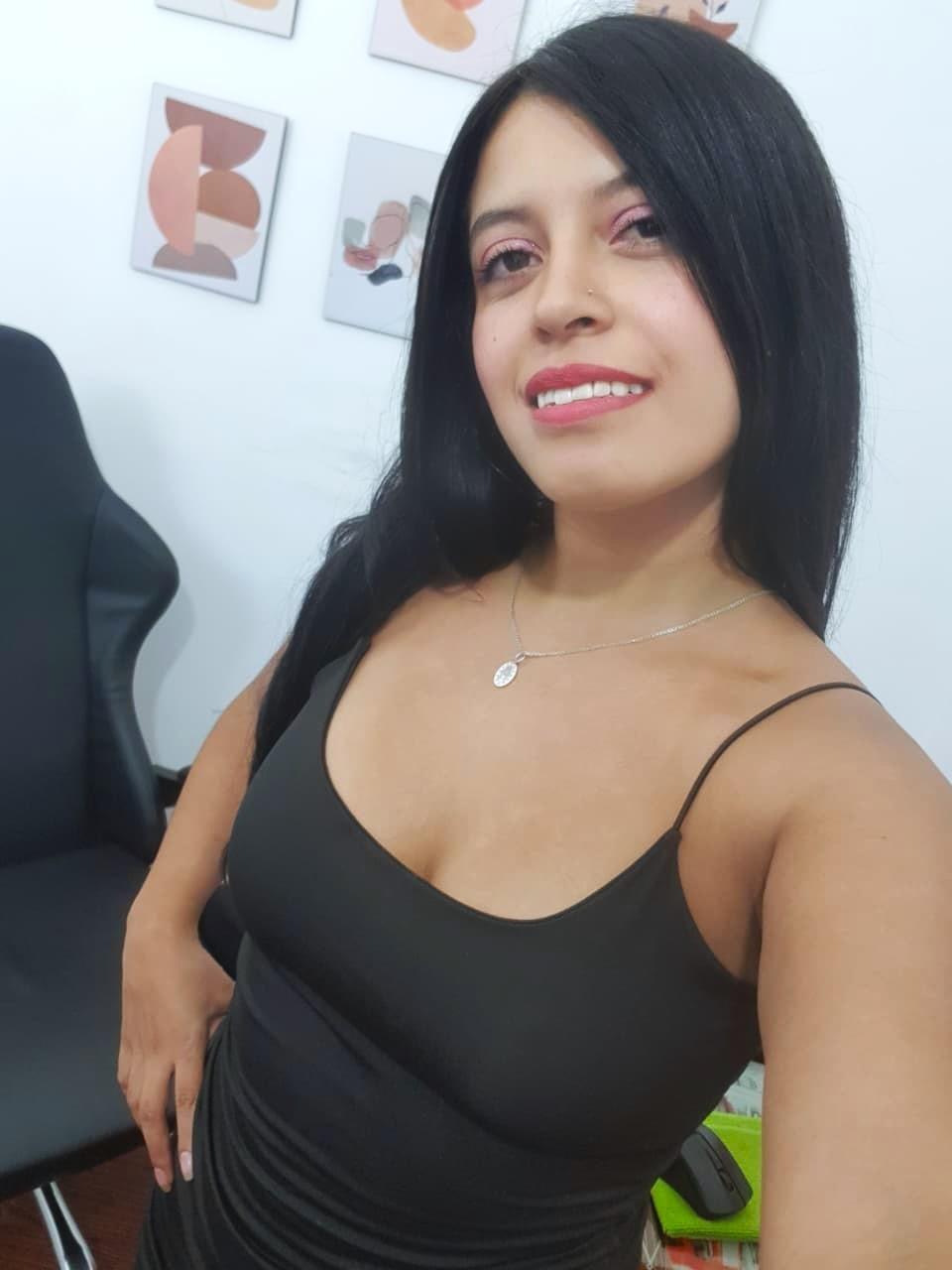 Image of cam model YinelaOslenX from XloveCam