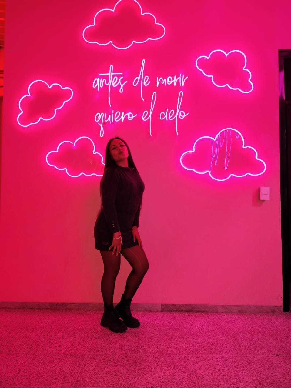 Image of cam model CarolineVoss from XloveCam