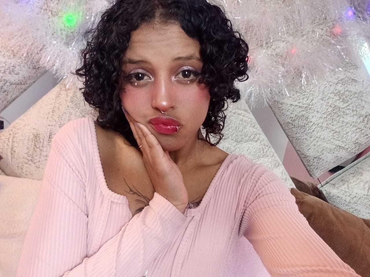 Image of cam model LunaKeller from XloveCam