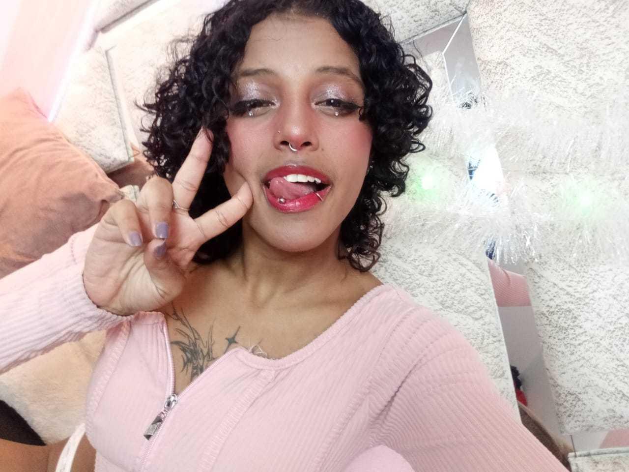 Image of cam model LunaKeller from XloveCam