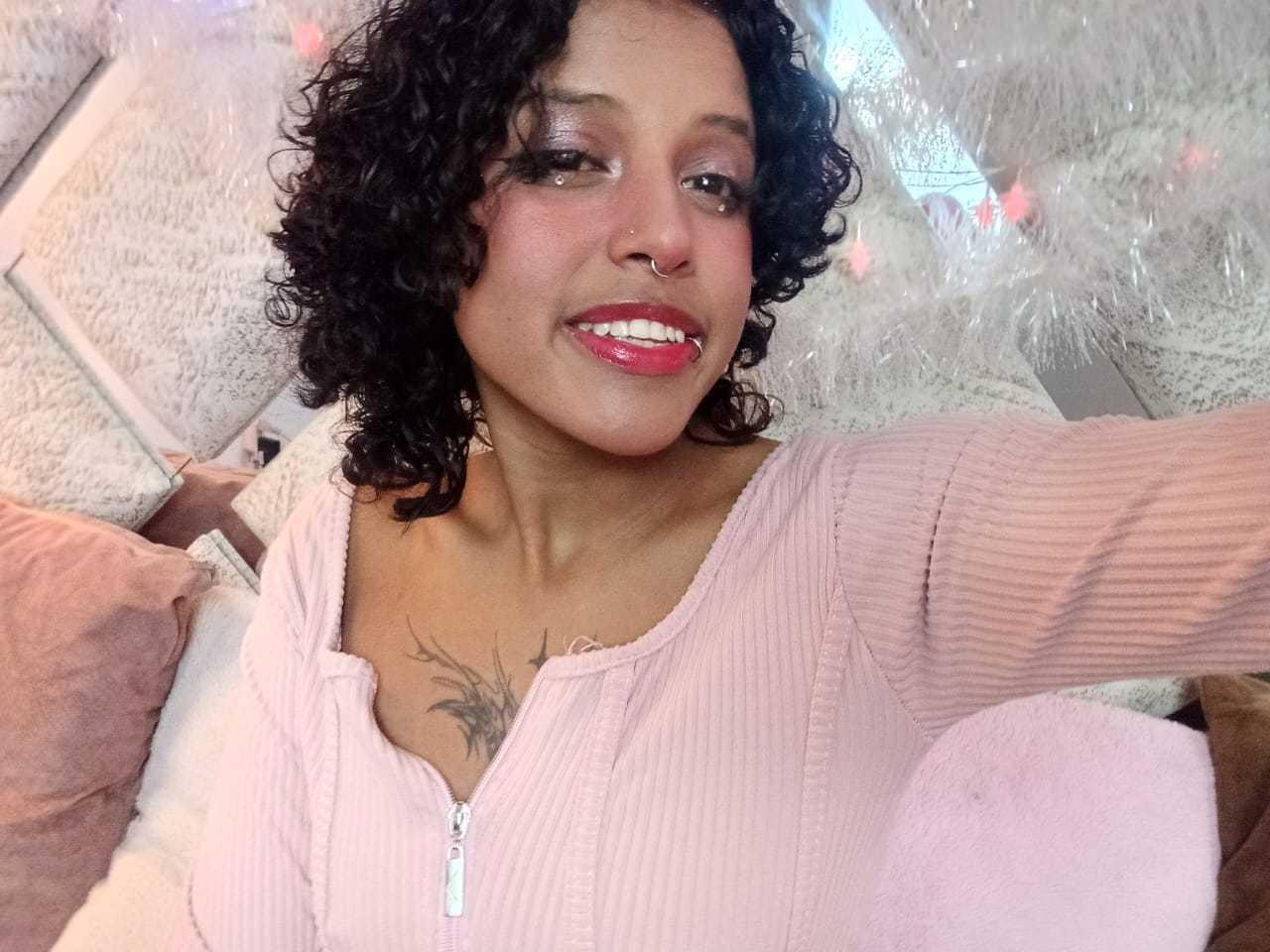 Image of cam model LunaKeller from XloveCam