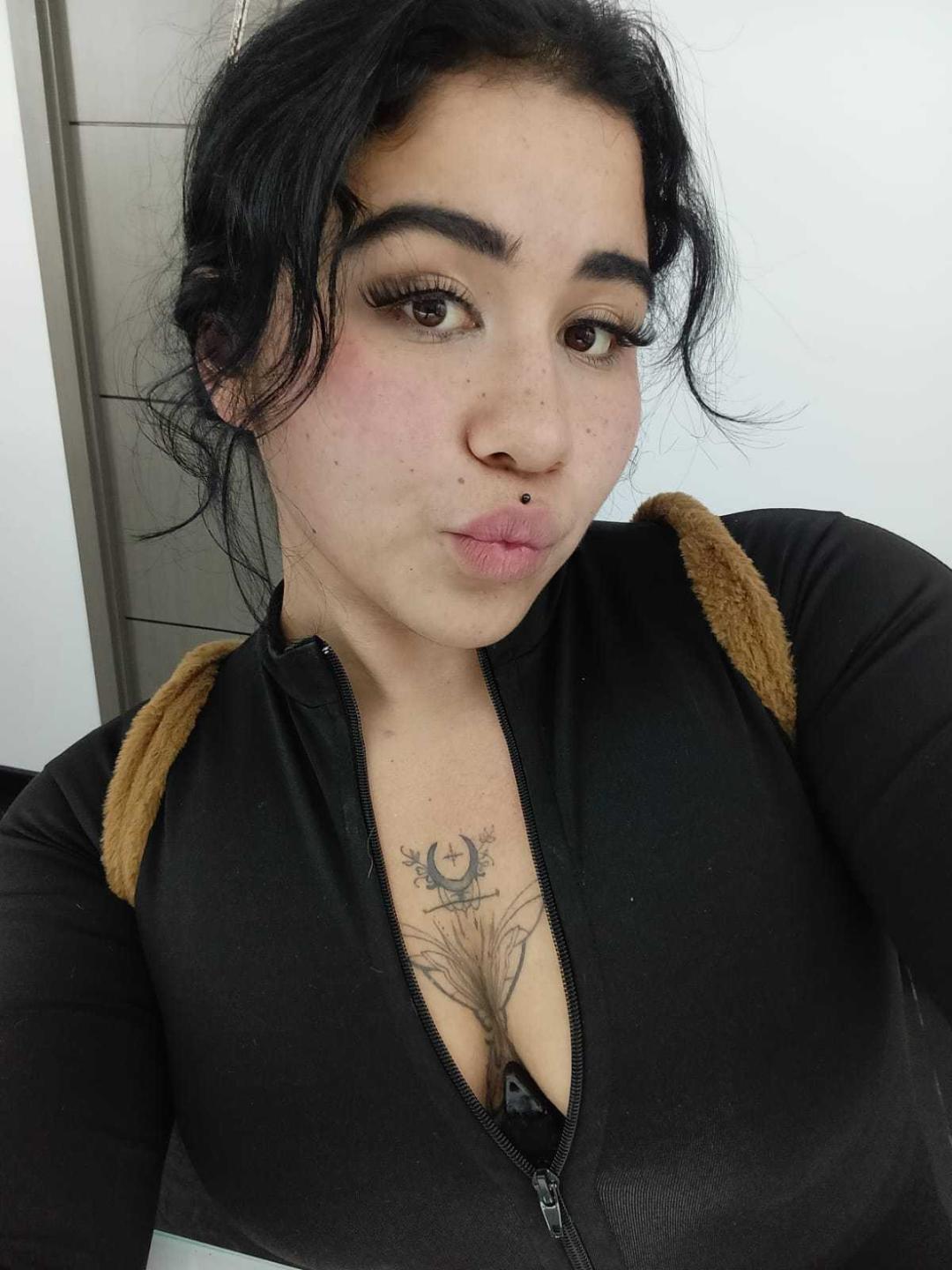 Image of cam model DayannaCold from XloveCam