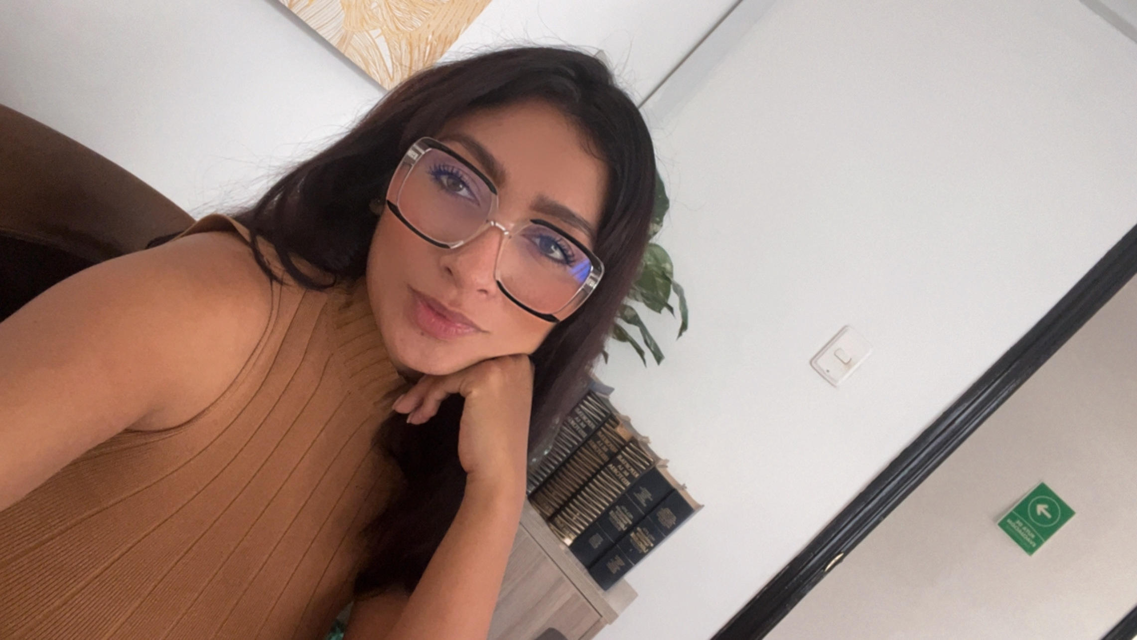 Image of cam model AmelineRousseau from XloveCam