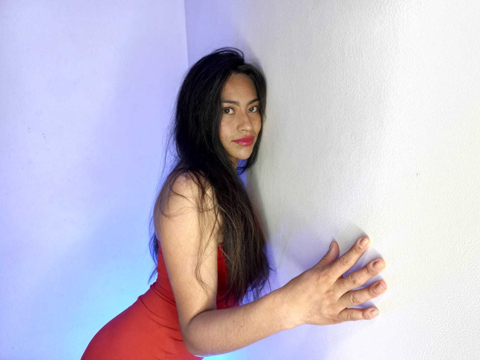 Image of cam model EmilyMitchell from XloveCam