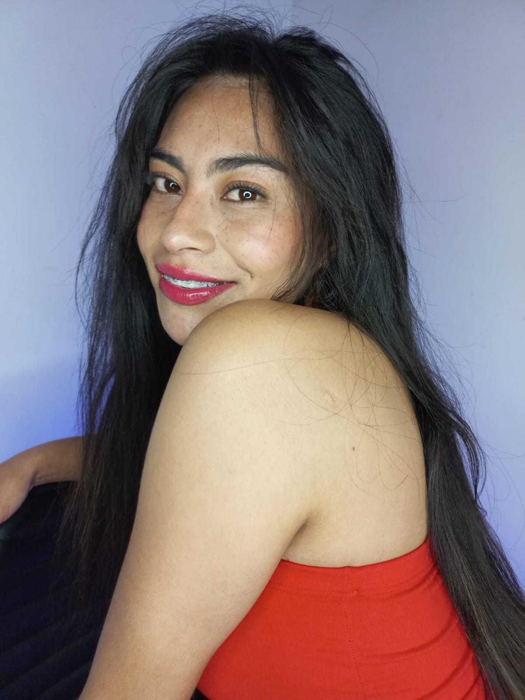 Image of cam model EmilyMitchell from XloveCam