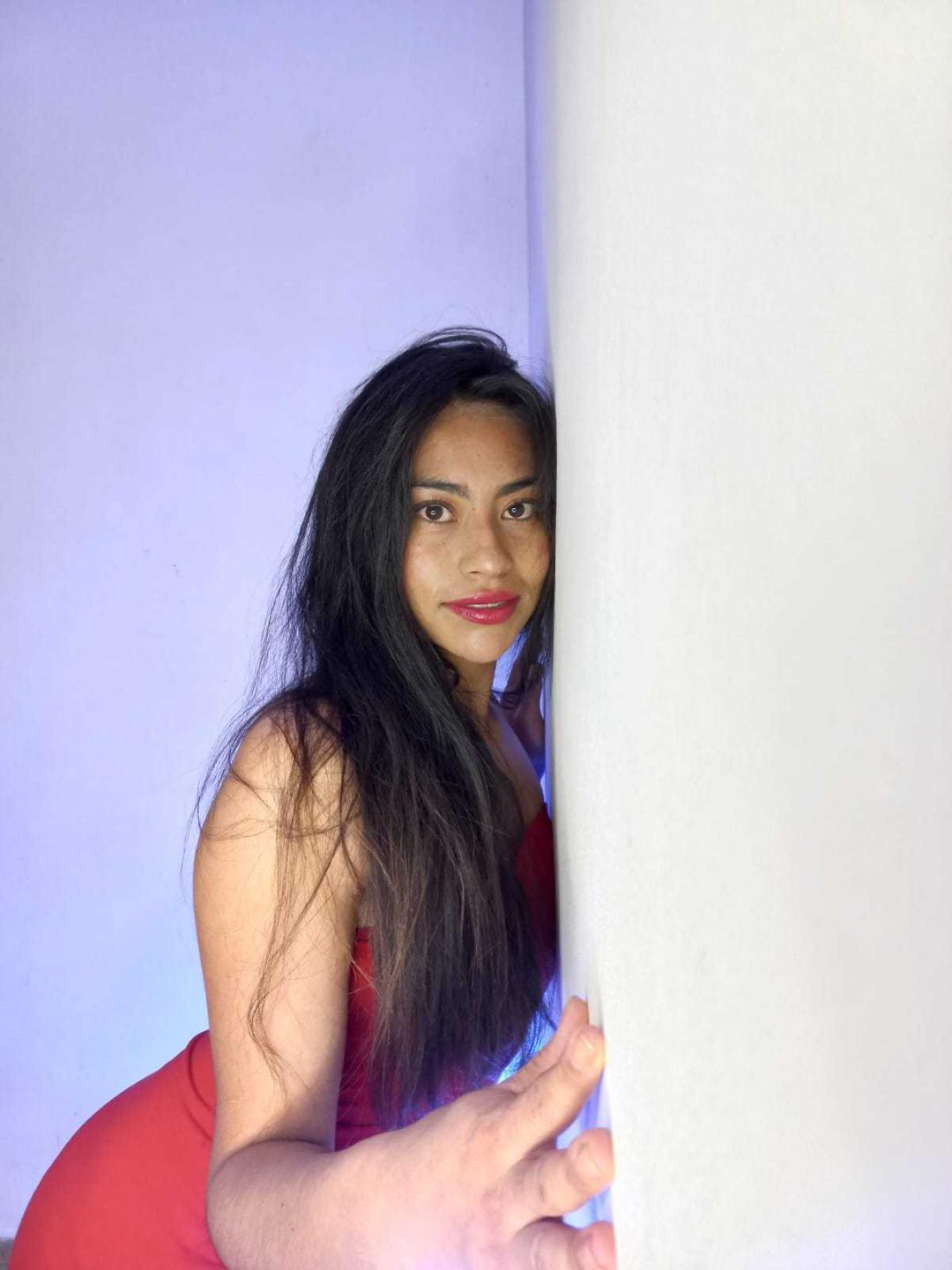 Image of cam model EmilyMitchell from XloveCam