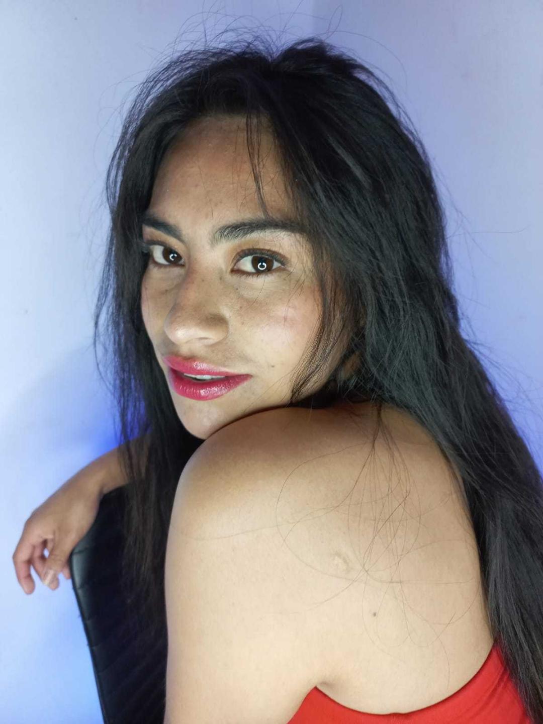 Image of cam model EmilyMitchell from XloveCam