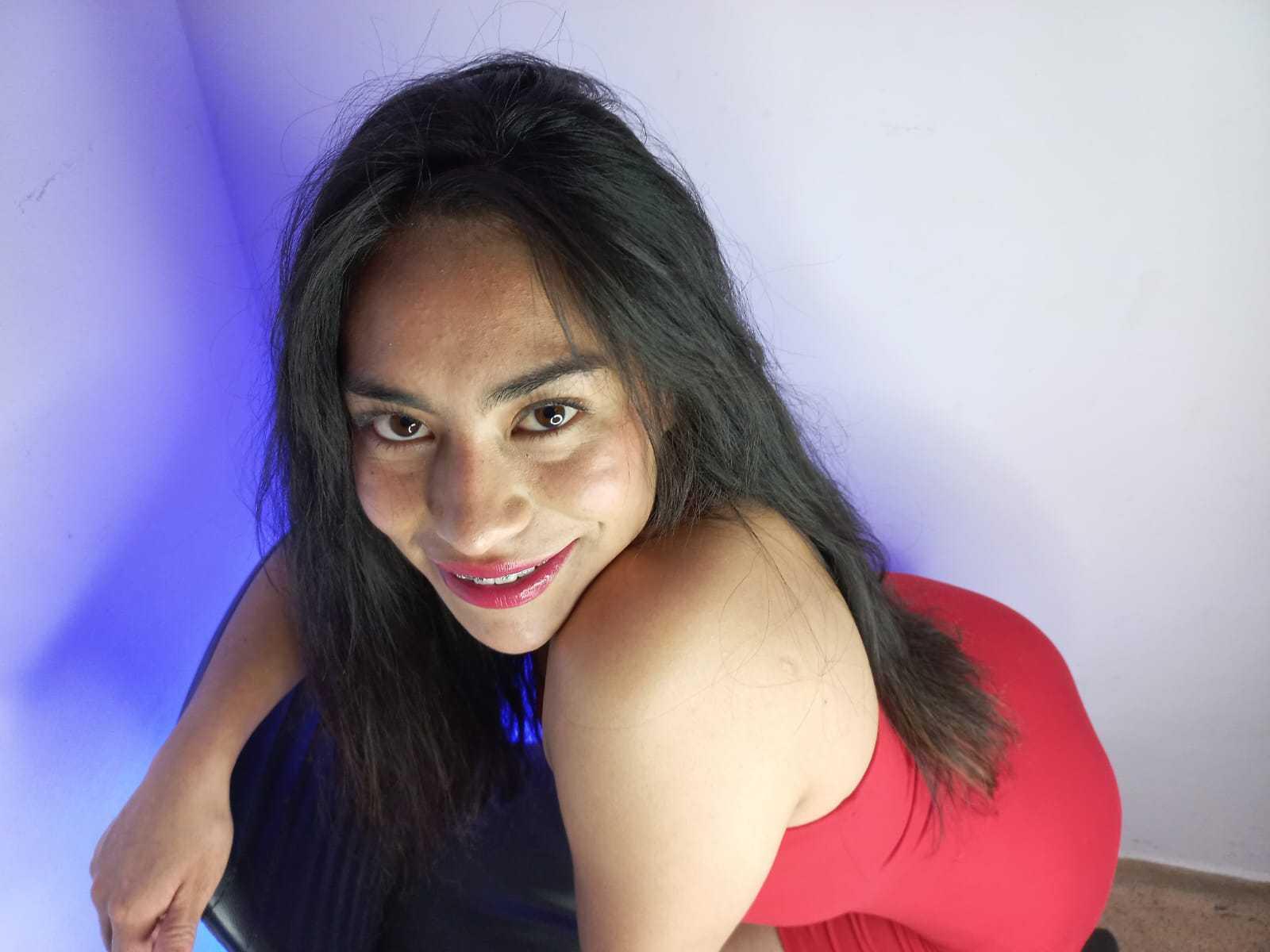 Image of cam model EmilyMitchell from XloveCam