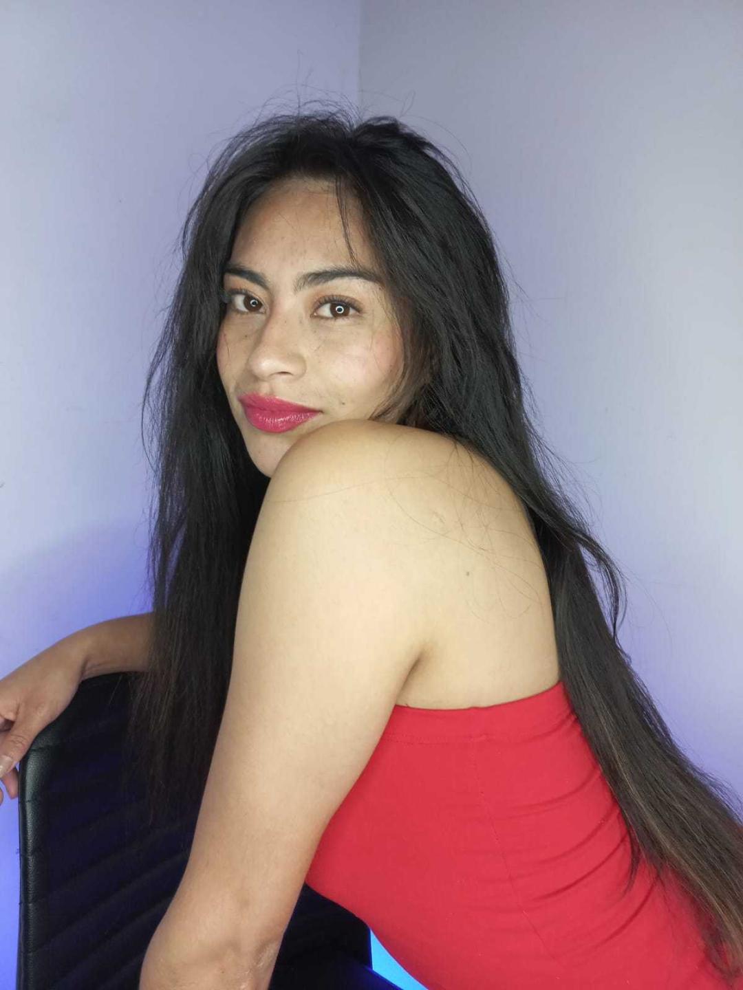 Image of cam model EmilyMitchell from XloveCam