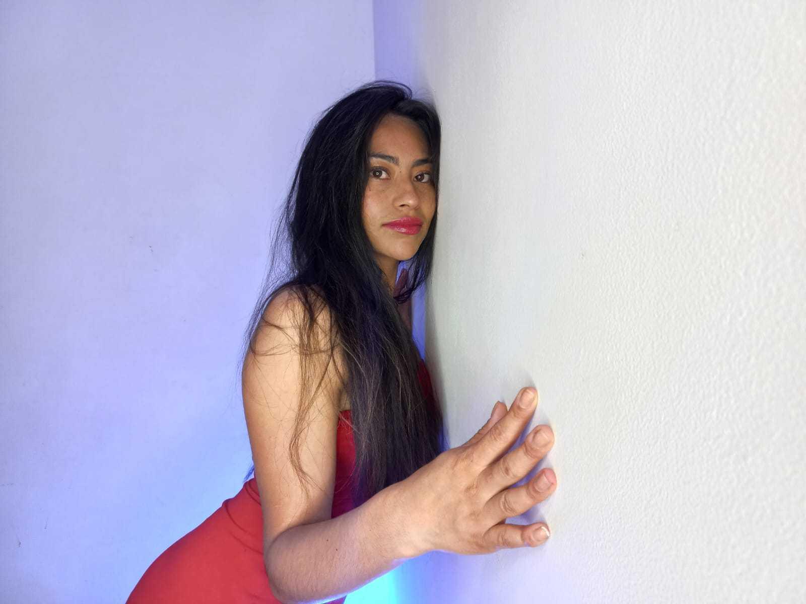 Image of cam model EmilyMitchell from XloveCam