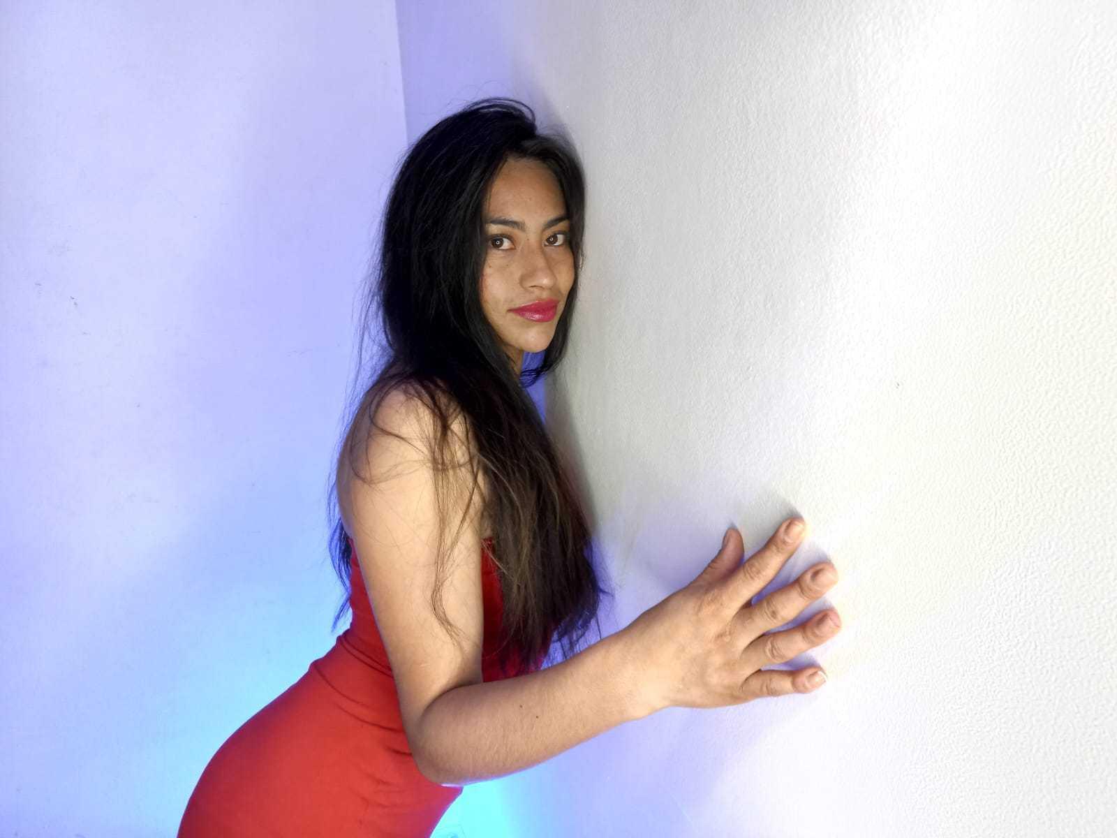 Image of cam model EmilyMitchell from XloveCam