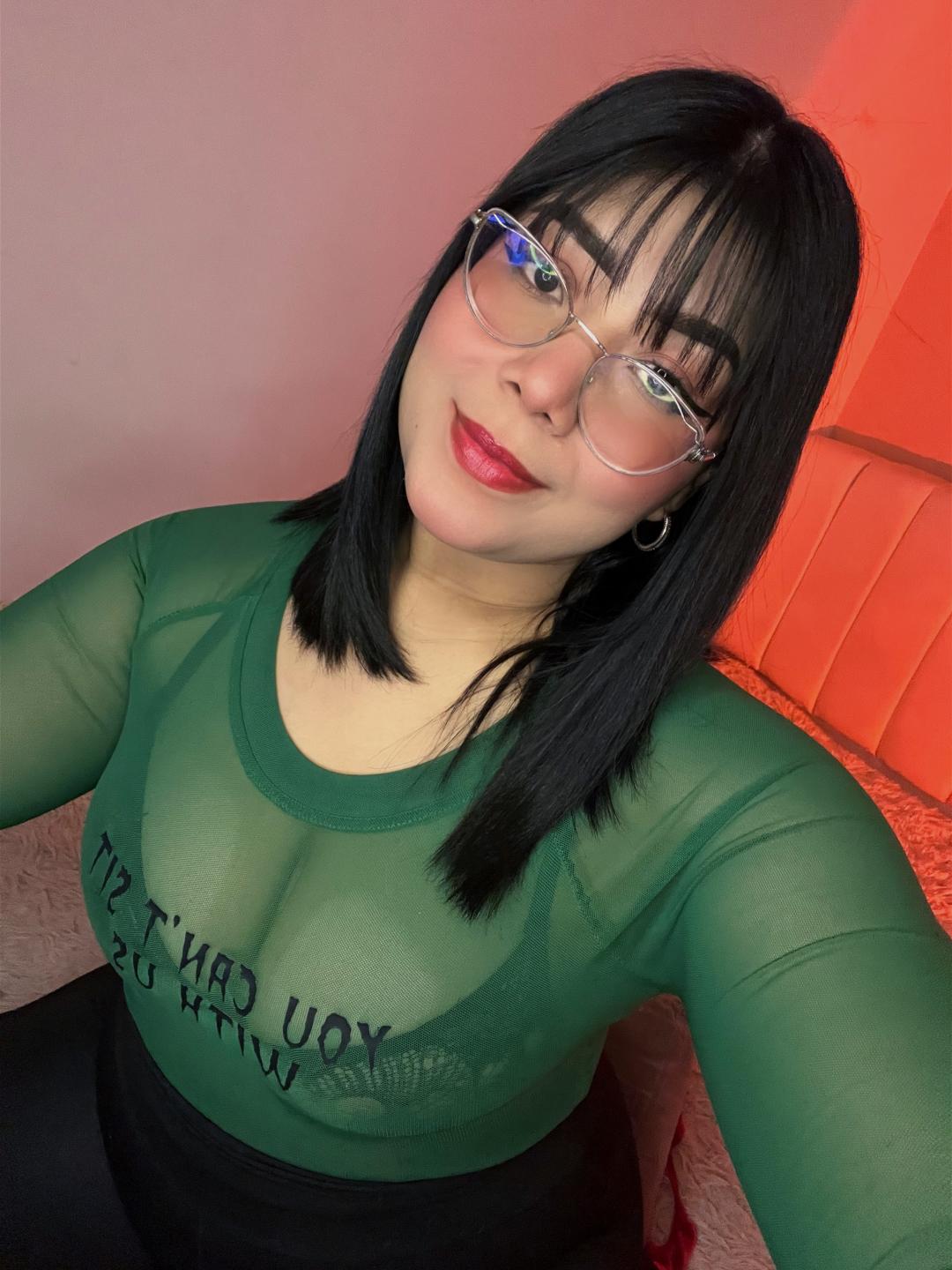 Image of cam model AlexaKiim from XloveCam